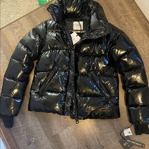 Brand new sam. isabel puffer jacket. Has never been worn, tags still on it